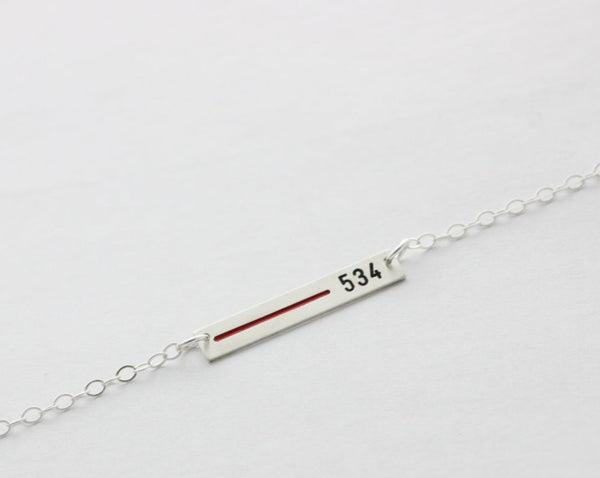 Red outlet line necklace