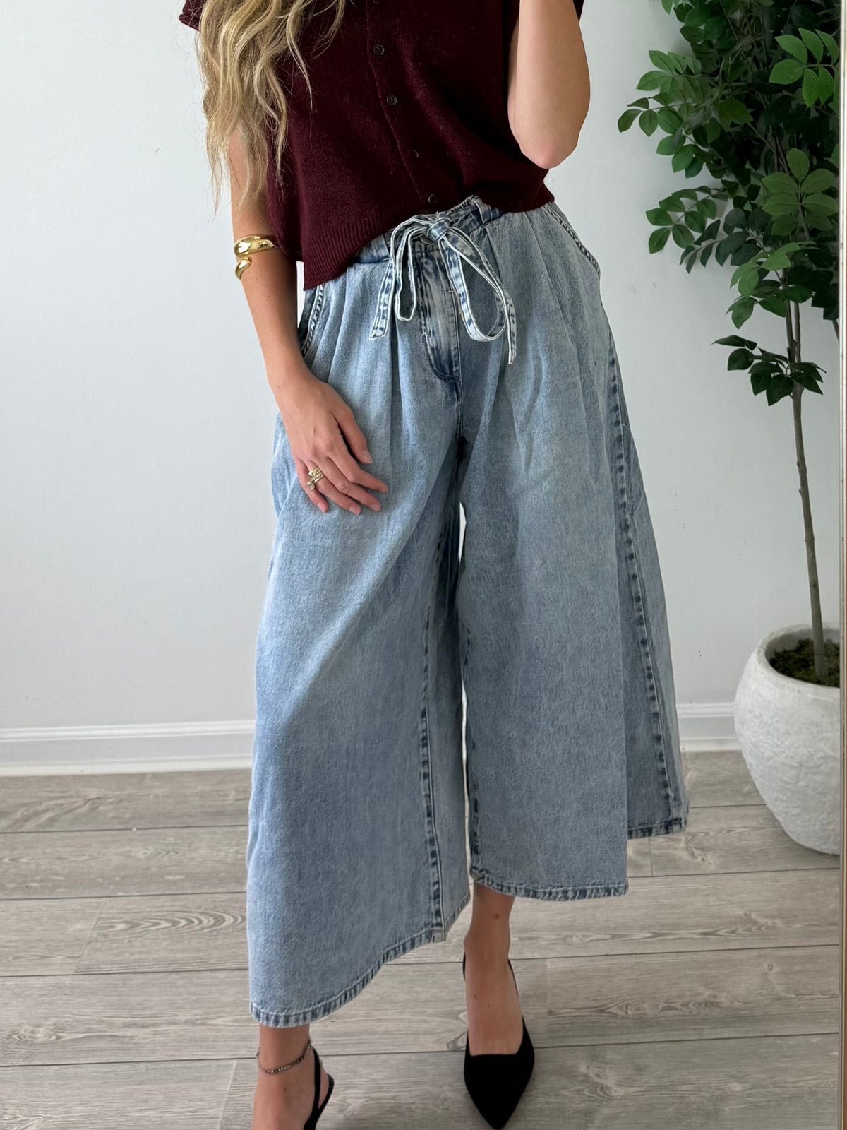 Wide Legged Cropped Jeans