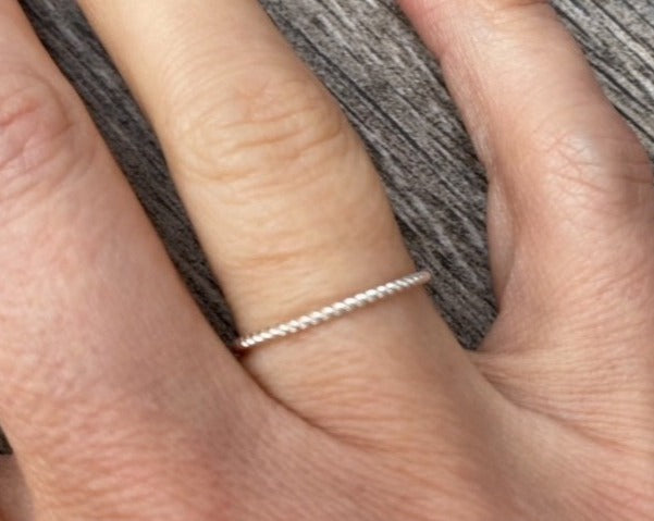 Twisted Skinny Ring 1mm